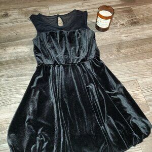 Forever 21 Black Velvet Dress 🔏 🔐 🔒 🔓 EUC